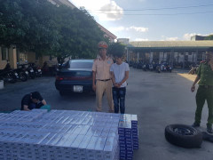 CSGT Bình Định phát hiện ô tô vận chuyển hơn 1.200 cây thuốc lá lậu