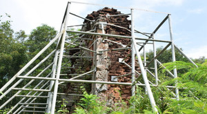 Mang sắt thép quây chằng chịt chống đỡ phật viện lớn nhất Đông Nam Á