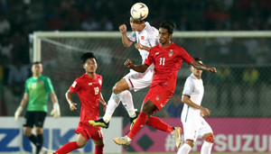 Cầm hòa tuyển Việt Nam, cầu thủ Myanmar tự hào khoe trình độ