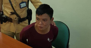 CSGT bắt kẻ nhiễm HIV cướp giật giữa ban ngày ở Hà Nội