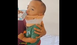 Clip: Sức khỏe bé 1 tuổi bị bố 'ngáo đá' ném từ mái nhà xuống giờ ra sao?