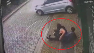 Ô tô mất lái lao như tên bắn vào người, đôi nam nữ thoát chết trong gang tấc