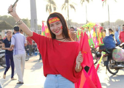 Ảnh: 4 hot girl nổi như cồn nhờ đi xem bóng đá