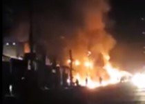 Clip: Xe bồn chở xăng lao vào nhà dân trong đêm, 6 người chết thảm