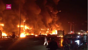 Video toàn cảnh xe bồn chở xăng cháy như núi lửa phun ở Bình Phước