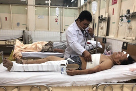 Sập giàn giáo ở trung tâm TP.HCM: Người bán hủ tiếu gãy 4 xương sườn