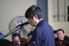 Video: Được hỏi về món quà Tết 700 triệu đồng, Nguyễn Thanh Hóa than khó trả lời