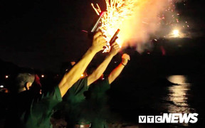 Video: Bộ đội biên phòng bắn pháo báo hiệu bão số 9 khẩn cấp