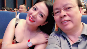 Ảnh đời thường của ca sĩ Đinh Hiền Anh và chồng Thứ trưởng Bộ Tài chính