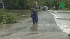 Clip: Bão số 9 gây mưa lớn chia cắt quốc lộ 1 qua Phú Yên