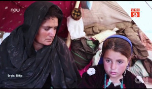 Xót xa người mẹ phải bán con gái để mua thức ăn cho gia đình