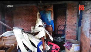 Clip: 'Ngáo đá' tự khóa trái cửa, châm lửa đốt nhà