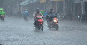 Áp thấp suy yếu từ bão số 9 gây mưa lớn diện rộng ở Trung Bộ