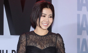 Sau thời gian điều trị bệnh, Mai Phương rạng rỡ tham dự show thời trang