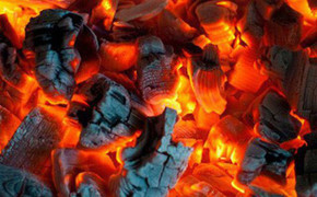 Đốt than sưởi ấm, cả gia đình nhập viện, một người chết ở Nghệ An