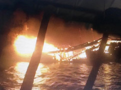 Đang neo đậu, tàu cá gần 10 tỷ đồng của ngư dân Quảng Nam bốc cháy trong đêm