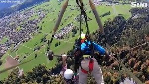 Cùng vợ chơi dù lượn ở độ cao 1200m, người đàn ông suýt rơi tự do