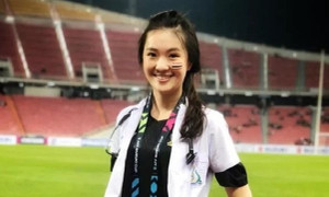 Nhan sắc của người đẹp Hoa hậu làm bác sĩ tuyển Thái Lan tại AFF Cup
