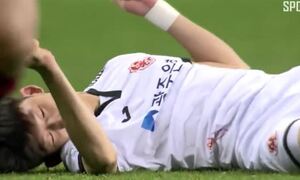 Tuyển thủ U23 Hàn Quốc gãy cổ, mất trí nhớ khi đang thi đấu