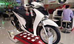 Chuẩn bị mùa cao điểm mua sắm, Honda SH lại đội giá trên 15 triệu đồng/xe