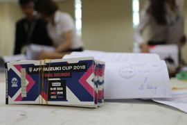 Ảnh: Vé online bán kết Việt Nam vs Philippines đến tay người hâm mộ thế nào?