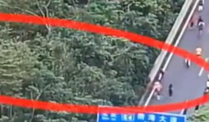 Clip: Hàng loạt VĐV gian lận, chạy lối tắt bị camera giao thông bắt quả tang