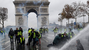 Biểu tình quá khích ở Pháp: 260 người bị bắt, gần 100 người bị thương