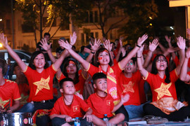 Video: CĐV Hà Nội vỡ òa sau bàn thắng của Anh Đức vào lưới Philippines