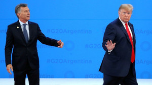 Bất ngờ với câu nói của ông Trump sau khi để Tổng thống Argentina bơ vơ trên sân khấu