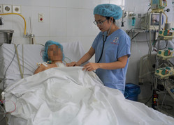 11 tiếng căng thẳng cứu bệnh nhân ung thư cổ tử cung, thuyên tắc toàn bộ phổi