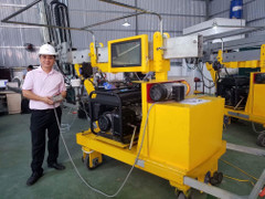 Chiếc máy 'khám bệnh' cho cầu đường bộ của người Việt