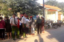 Thi thể trẻ sơ sinh còn nguyên dây rốn nằm bên vệ đường ở Thanh Hóa