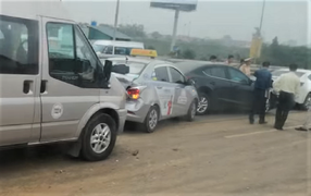 Tránh bùn đất rơi vãi trên đường, 4 ô tô tông liên hoàn gần sân bay Nội Bài