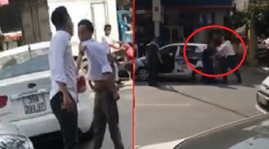 Đập đầu tài xế taxi vào đuôi xe sau va chạm: Tài xế côn đồ không có mặt trong lúc hòa giải