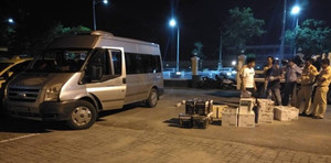 Phạt 90 triệu đồng tài xế xe khách chở rượu lậu trốn chạy CGST, húc móp xe biển xanh