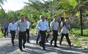 Bí thư Thành ủy Đà Nẵng thị sát mở lối xuống biển ở quận Ngũ Hành Sơn