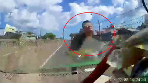 Clip: Xe máy phóng ngược chiều vun vút trên quốc lộ và cái kết rợn người