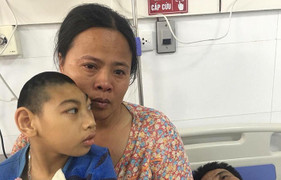 Nỗi đau tột cùng của người phụ nữ 40 tuổi, chồng thủng tạng cấp cứu, con bị teo não bẩm sinh