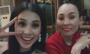 Mẹ Tiểu Vy sang Trung Quốc cổ vũ con gái trong đêm chung kết Hoa hậu Thế giới 2018