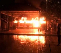 Người dân thắp hương bất cẩn, lửa thiêu rụi đình Thọ Tháp ở Hà Nội