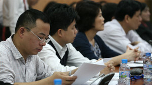 Để vượt biên chế công chức, Bộ trưởng, chủ tịch tỉnh phải bỏ tiền túi bồi hoàn