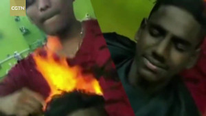 Video: Cắt tóc bằng lửa - phương pháp làm đẹp 'gây sốc' của người Ấn Độ