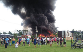 Cháy lớn tại 3 công ty ở TP.HCM, hơn 100 cảnh sát căng mình dập lửa