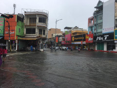 2 ngày ngập úng lịch sử, hàng nghìn hộ dân ở Đà Nẵng sống giữa biển nước