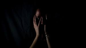 Chuyện khó lý giải: Cô gái 'mù' trong ba ngày mới mở được mắt