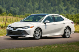 Toyota Camry 2019 mở bán tại Philippines, giá từ 800 triệu đồng