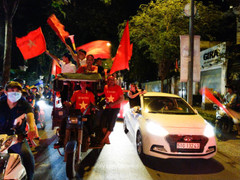 Sẽ xử lý xe ô tô bán tải, xe ba gác chở người trên thùng xe khi cổ vũ bóng đá