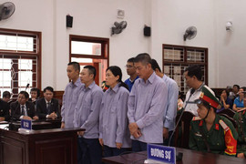 Buôn lậu gần 5 triệu lít xăng tại cảng Cam Ranh, 8 người lĩnh án