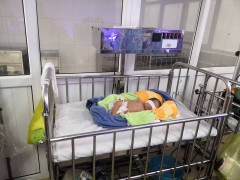 Bé gái chưa rụng dây rốn bị bỏ rơi trong đêm đông ở Làng trẻ em SOS Nghệ An