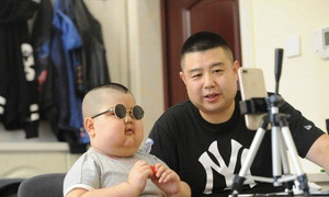 Cậu bé 5 tuổi mắc bệnh thận thu hút gần một triệu người theo dõi trên mạng